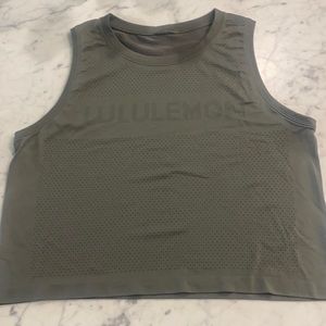 Lululemon crop tank